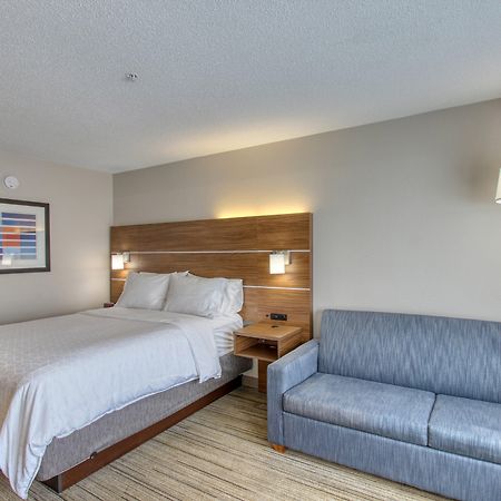 Holiday Inn Express Hotel & Suites Oshkosh - State Route 41 By Ihg Luaran gambar