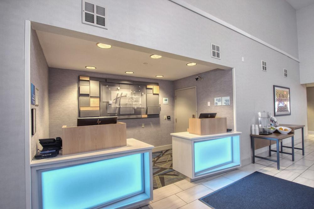 Holiday Inn Express Hotel & Suites Oshkosh - State Route 41 By Ihg Luaran gambar