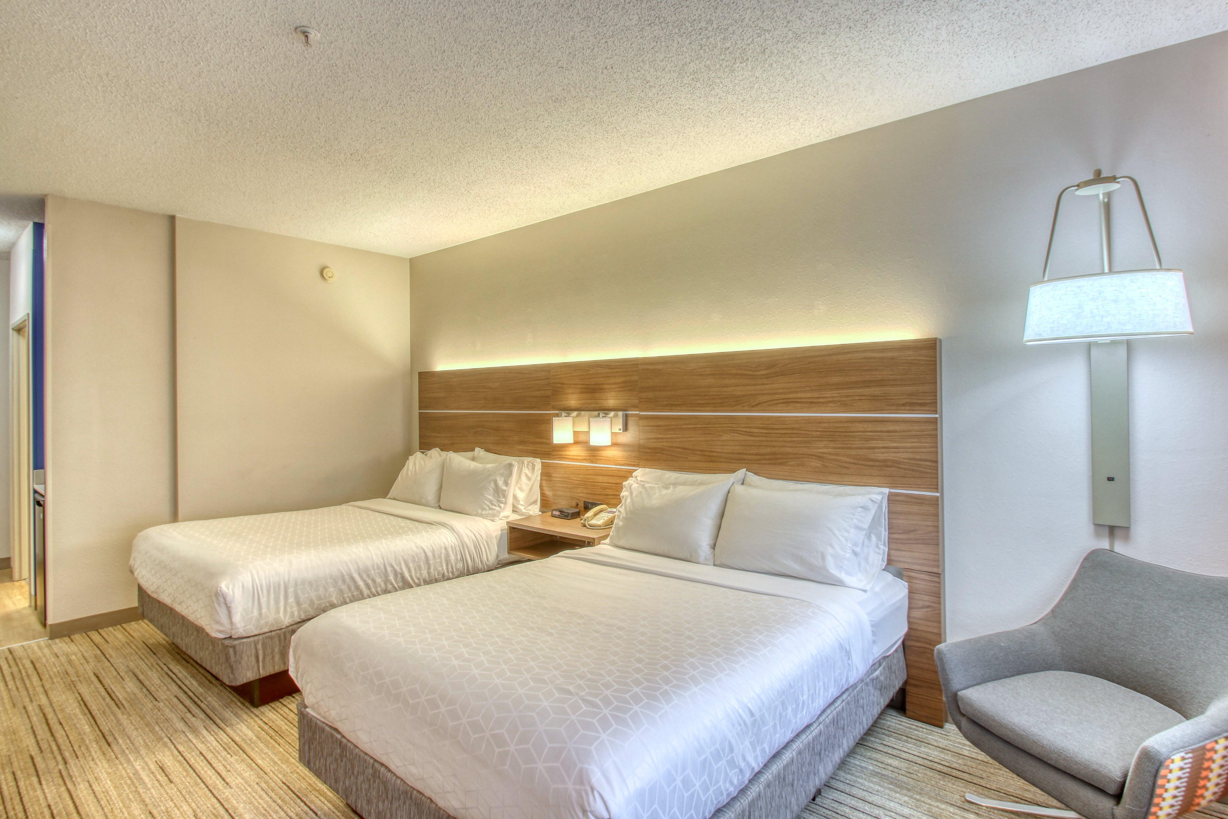Holiday Inn Express Hotel & Suites Oshkosh - State Route 41 By Ihg Luaran gambar