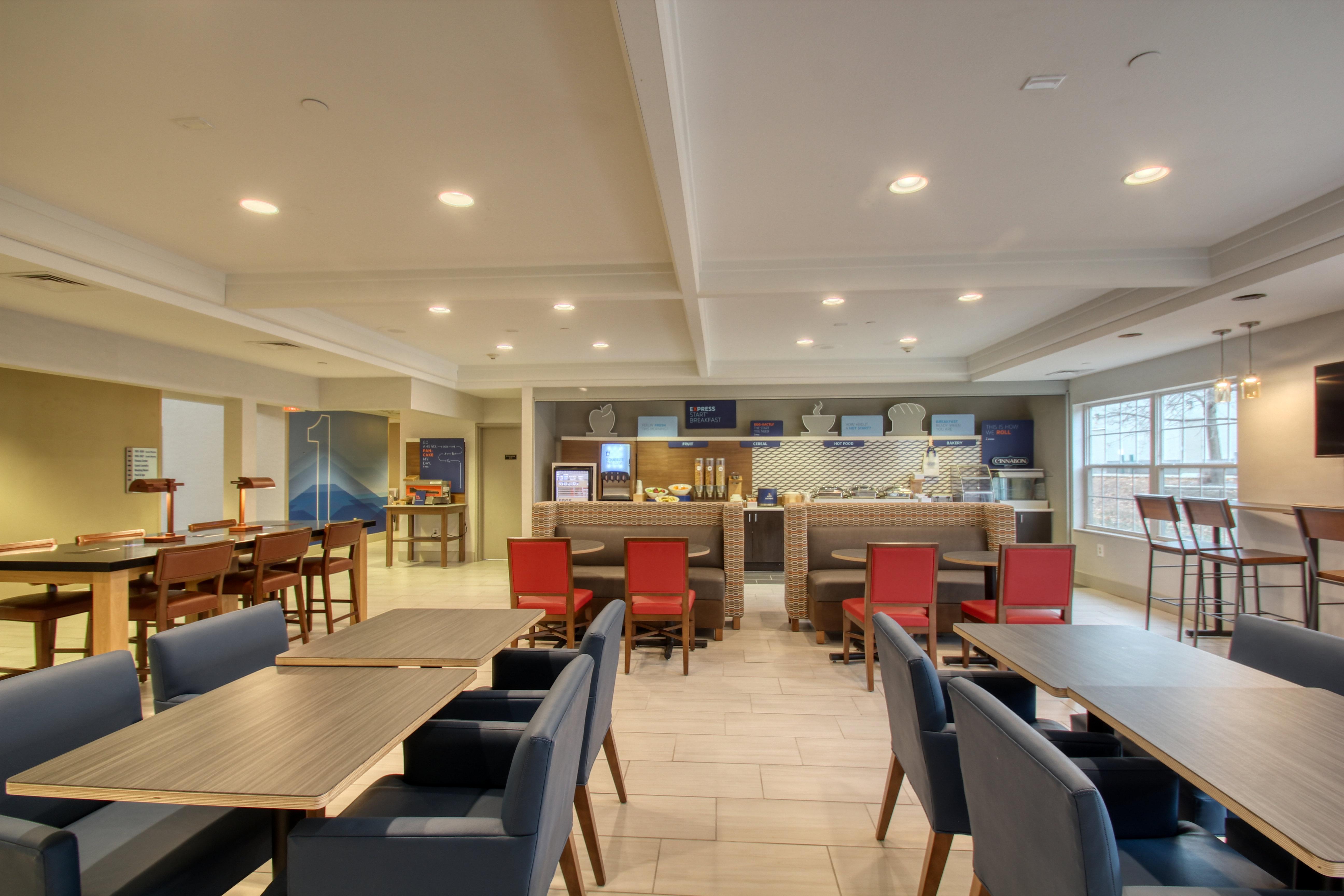 Holiday Inn Express Hotel & Suites Oshkosh - State Route 41 By Ihg Luaran gambar