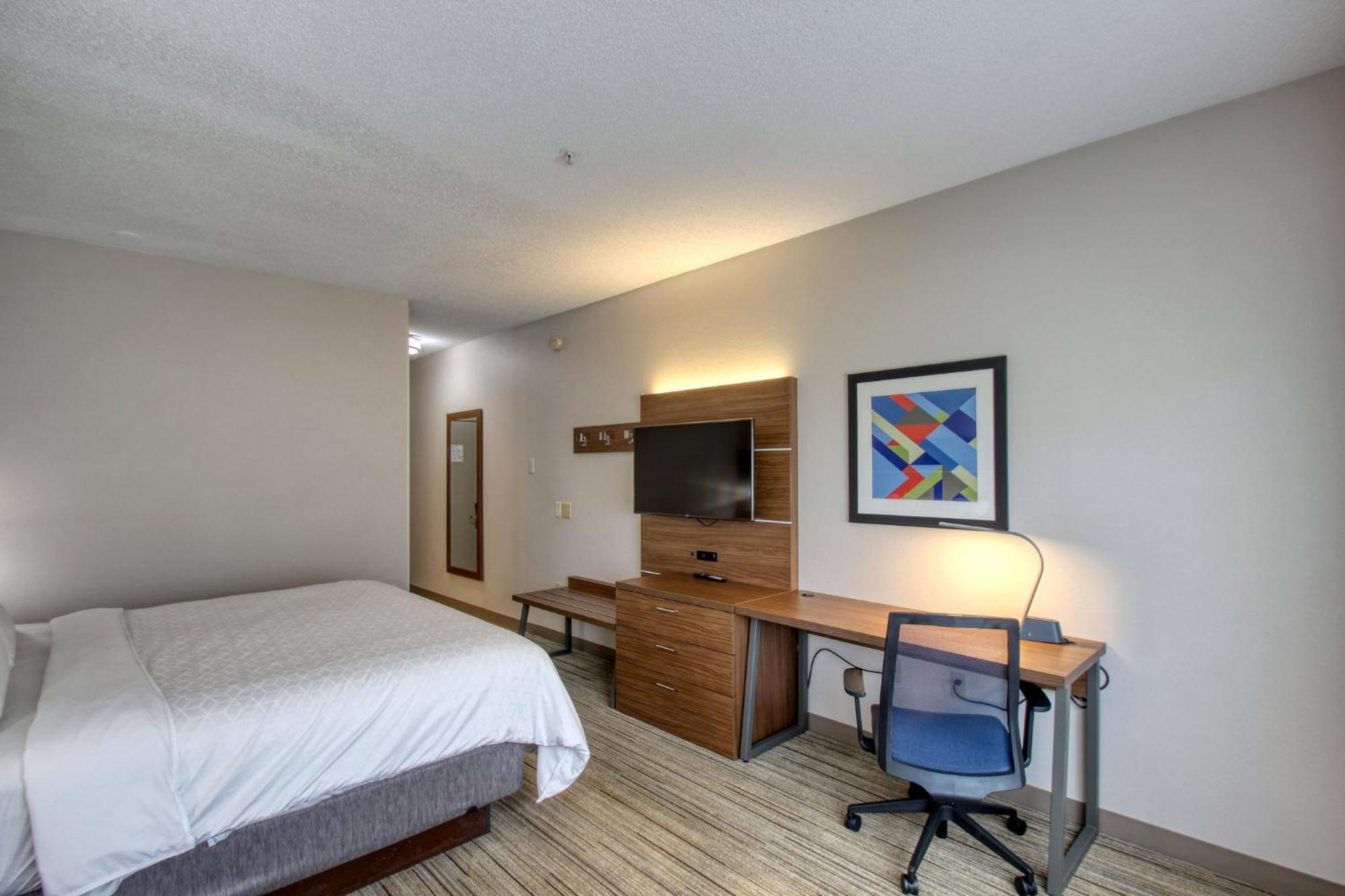 Holiday Inn Express Hotel & Suites Oshkosh - State Route 41 By Ihg Luaran gambar