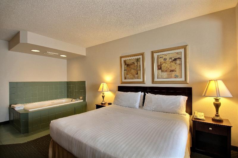 Holiday Inn Express Hotel & Suites Oshkosh - State Route 41 By Ihg Luaran gambar