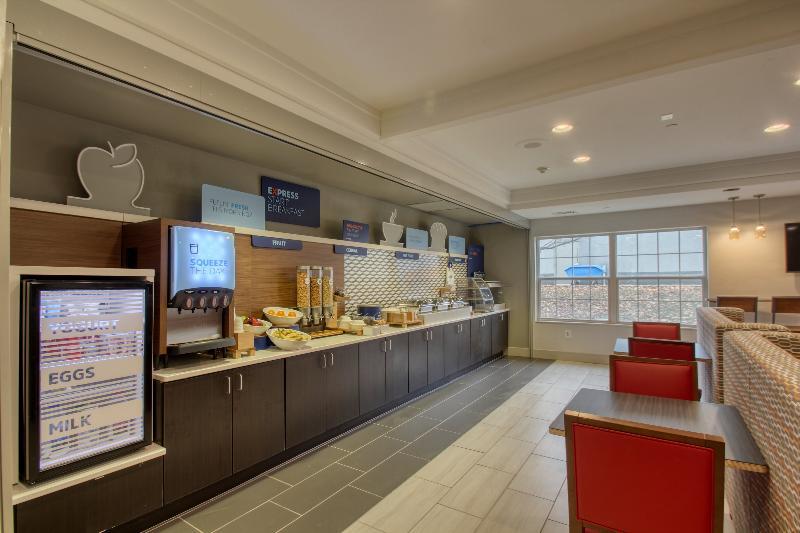 Holiday Inn Express Hotel & Suites Oshkosh - State Route 41 By Ihg Luaran gambar