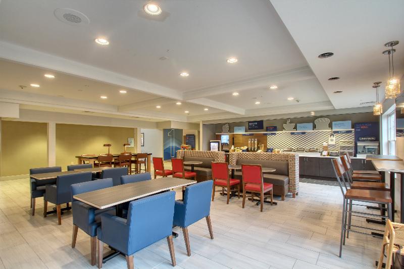 Holiday Inn Express Hotel & Suites Oshkosh - State Route 41 By Ihg Luaran gambar